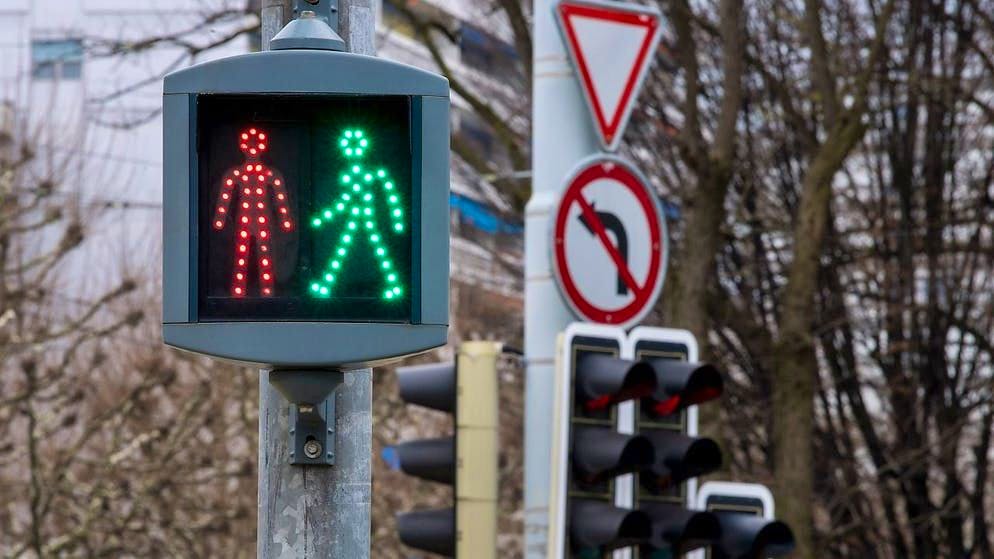 L'idée d'équiper les feux de signalisation de dispositifs affichant la durée des feux rouges a déjà été étudiée à plusieurs reprises en Suisse. Les résultats des tests ont montré que les inconvénients l'emportaient sur les avantages (photo symbolique)