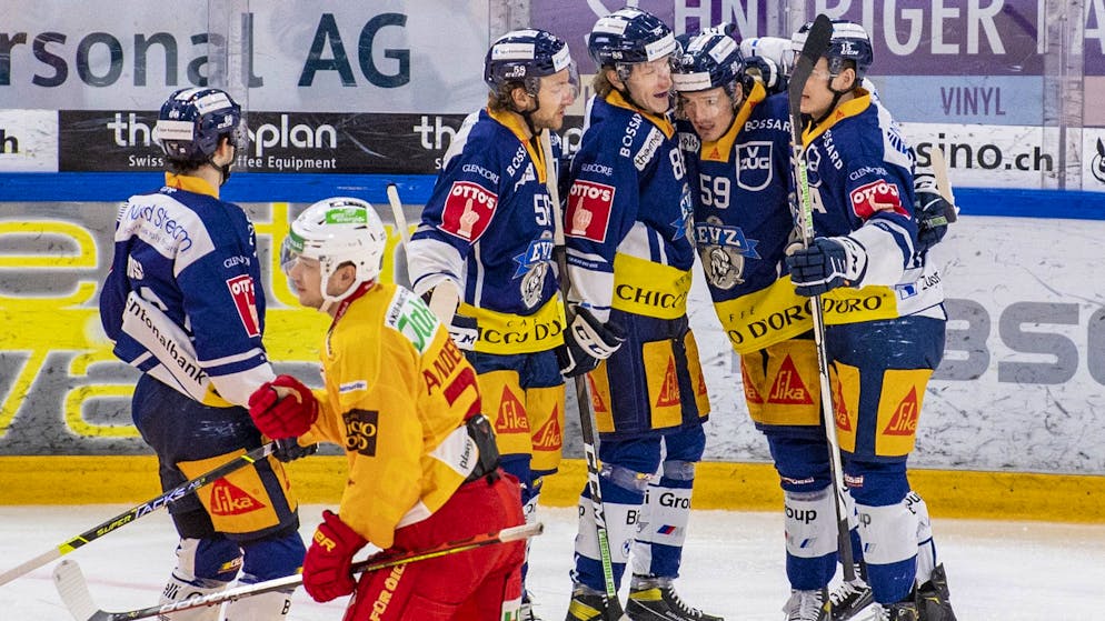 Zug celebrates a goal in the National League qualifying ice hockey championship game between EV Zug and SCL Tigers on Monday, December 28, 2020 in Zug.  (KEYSTONE / Urs Flueeler).