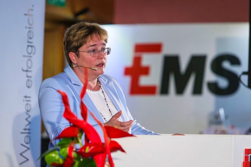 Magdalena Martullo-Blocher, Vizepraesidentin und Delegierte des Verwaltungsrates, bei ihren Ausfuehrungen, aufgenommen am Freitag, 10. Juli 2020, bei der Halbjahres Bilanz Medienkonferenz fuer Januar 2020 bis Juni 2020 der EMS-Chemie Holding AG im Buendnerischen Domat-Ems. Die EMS-Gruppe erzielte im 1. Halbjahr 2020 einen Nettoumsatz von 849 Millionen Franken und ein Betriebsergebnis von 229 Millionen Franken. Die Nettoliquiditaet stieg von 696 Millionen Franken auf 864 Millionen Franken. (KEYSTONE/Eddy Risch)