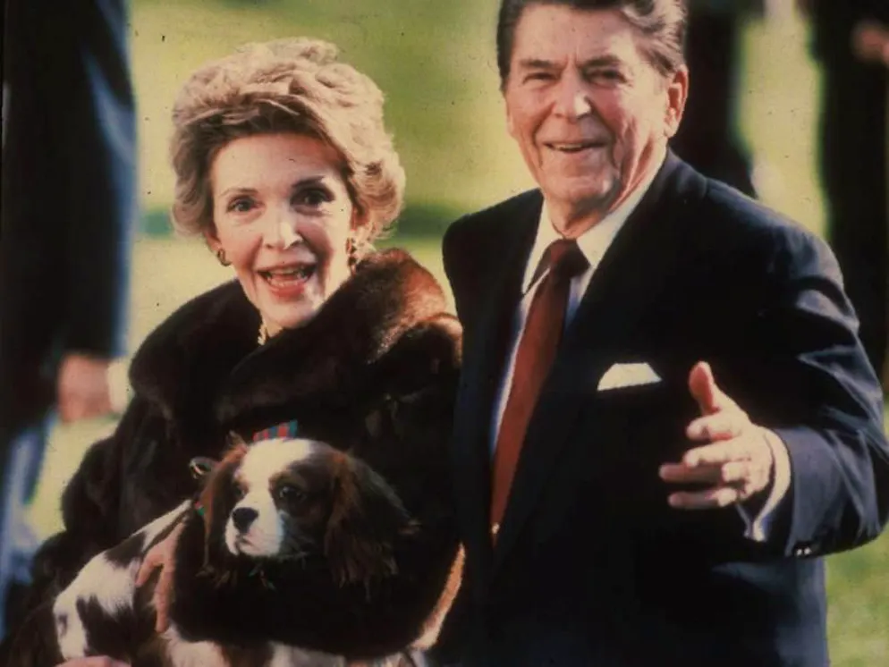 Ronald und Nancy Reagan mit ihrem Hund Rex.