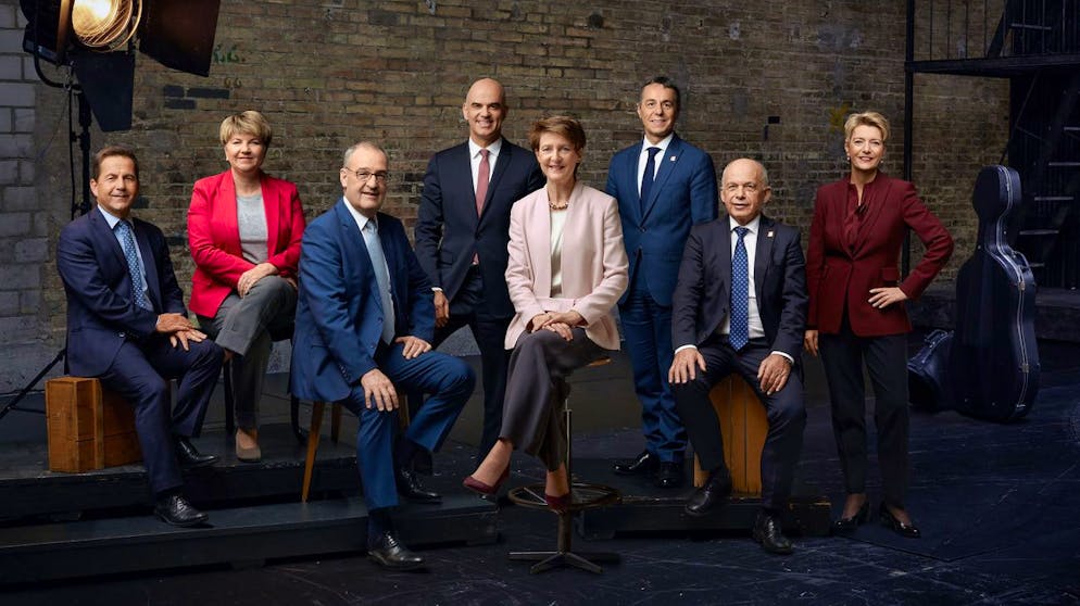 Die offiziellen Bundesratsfotos der letzten Jahre. Das Motiv des Bundesratsfotos 2020 sollte für das Zusammenspiel in der Politik und für die Wichtigkeit der Kultur in einem vielfältigen Land wie der Schweiz stehen. Ausgewählt hat das Sujet Bundespräsidentin Simonetta Sommaruga.