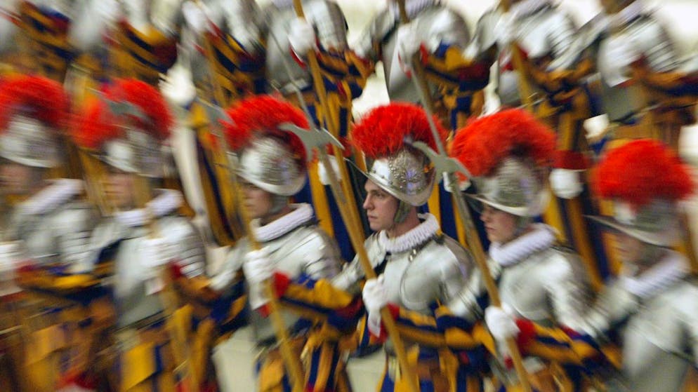 Ecco cos'è successo. Il Vaticano conferma l'indagine su una guardia svizzera per un episodio antisemita