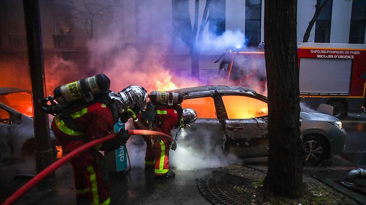 Francia: 95 fermi e 67 agenti feriti in incidenti di ieri