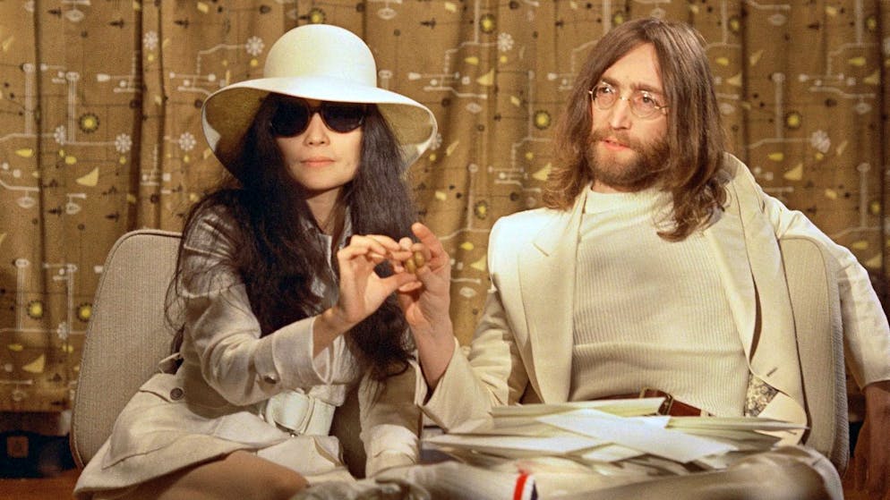 John Lennon "nous manque toujours", dit Yoko Ono Yoko Ono And Joh...