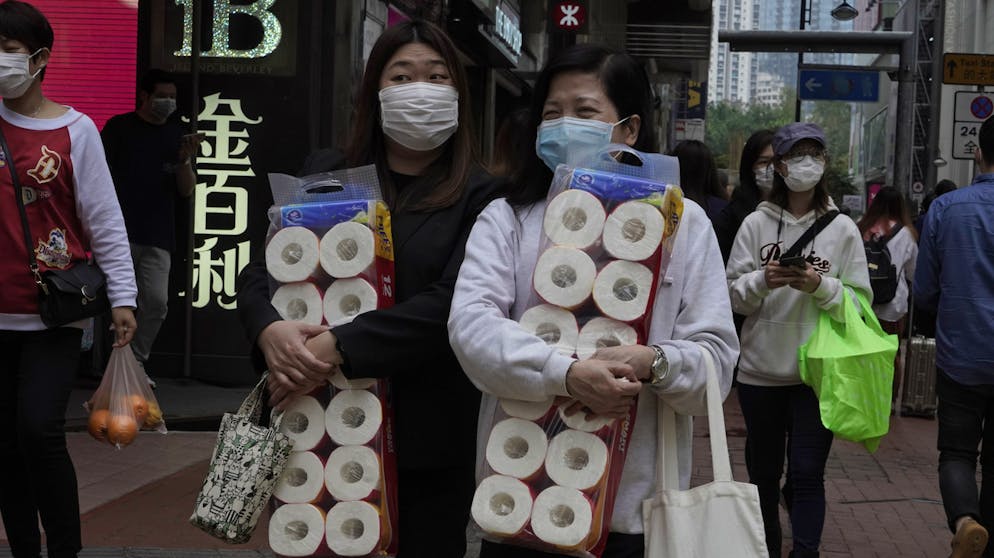 Viele Bürger Hongkongs befürchten, dass ihnen Alltagsdinge wie Toilettenpapier ausgehen könnten.
