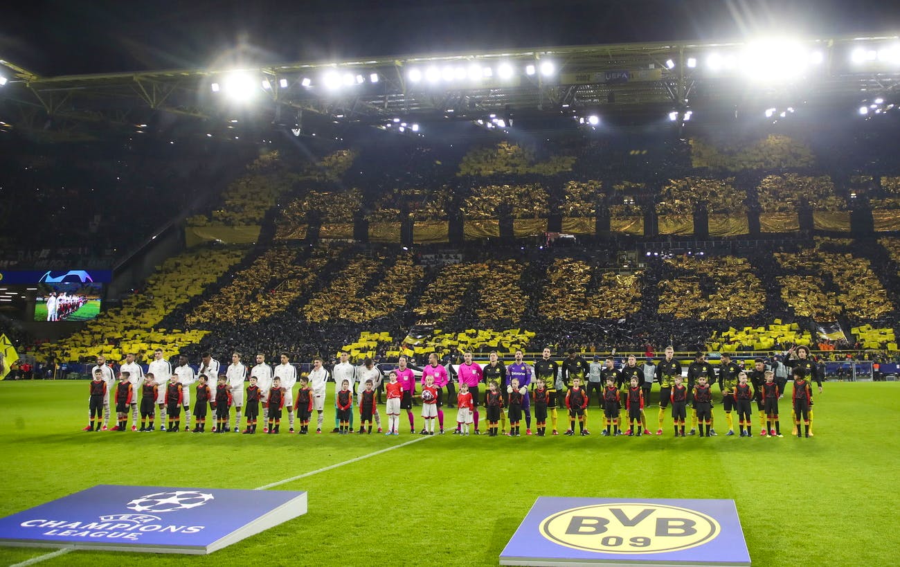 Champions League. BVB-Fans Begeistern Vor PSG-Spiel Mit Gigantischer ...