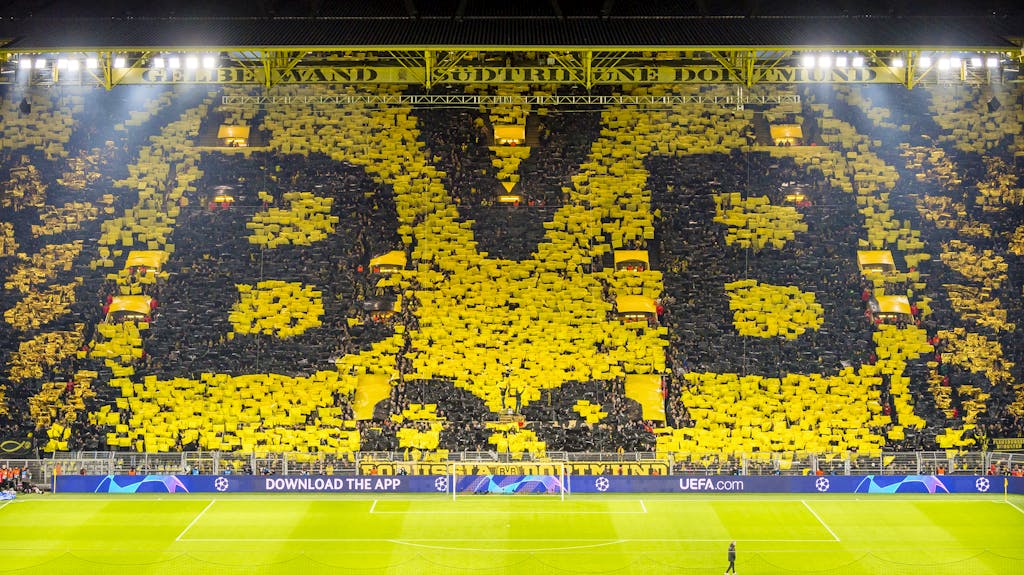 BVB-Fans begeistern vor PSG-Spiel mit gigantischer Choreo