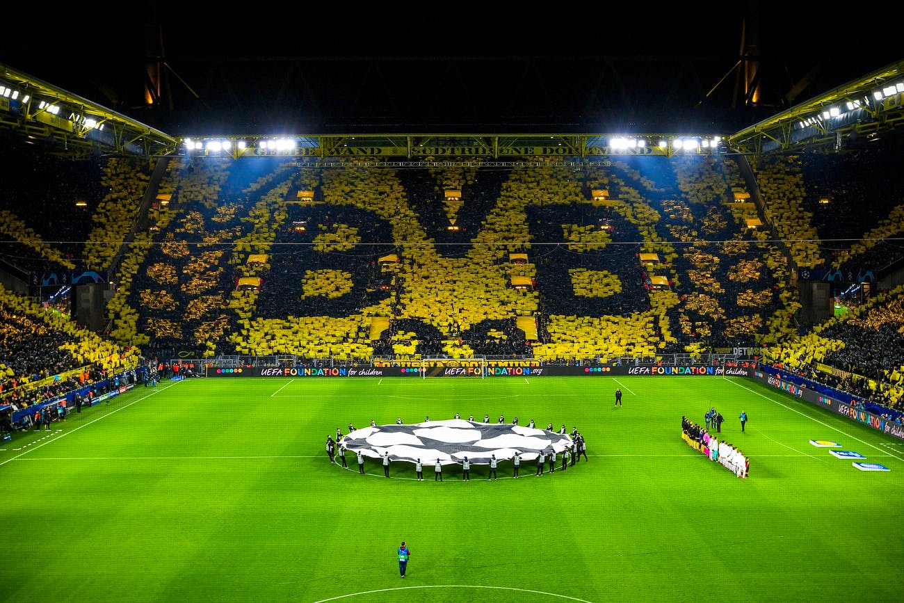 Champions League. BVB-Fans Begeistern Vor PSG-Spiel Mit Gigantischer ...