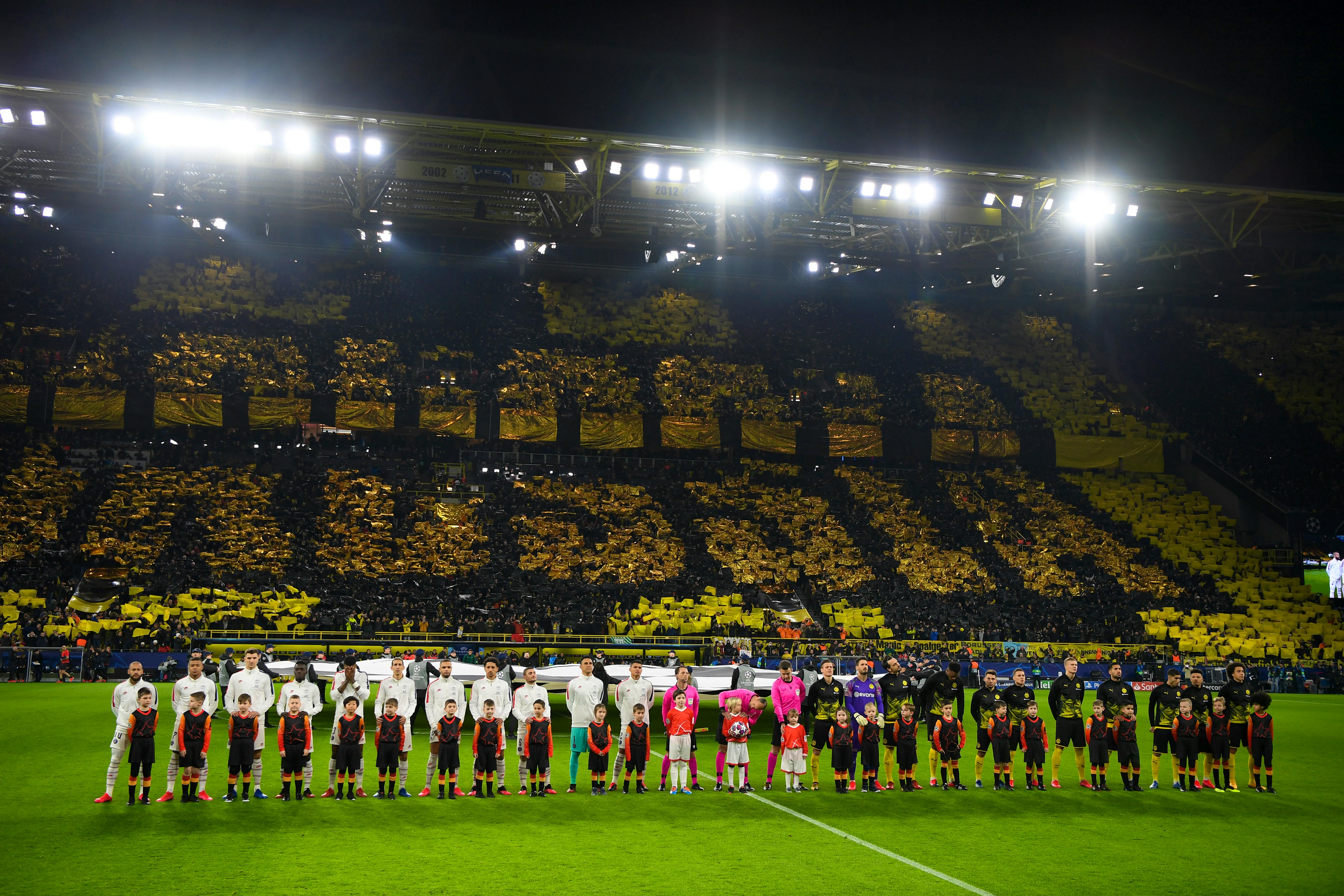 BVB-Fans Begeistern Vor PSG-Spiel Mit Gigantischer Choreo