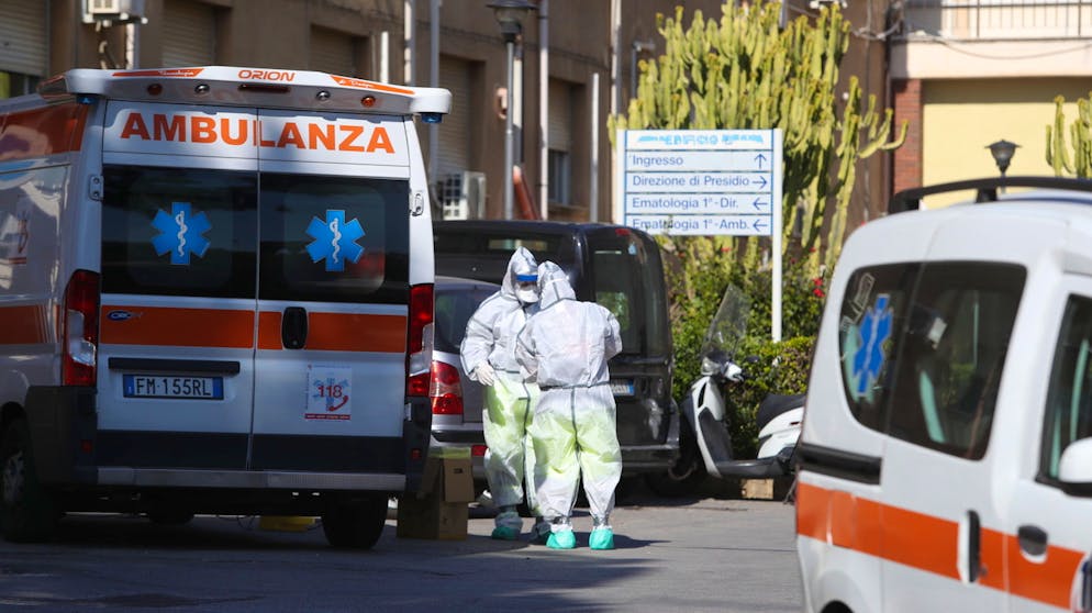 Sicherheit geht gerade beim Pflegepersonal vor: Angestellte des Cervello Spitals in Palermo am 25. Februar. 