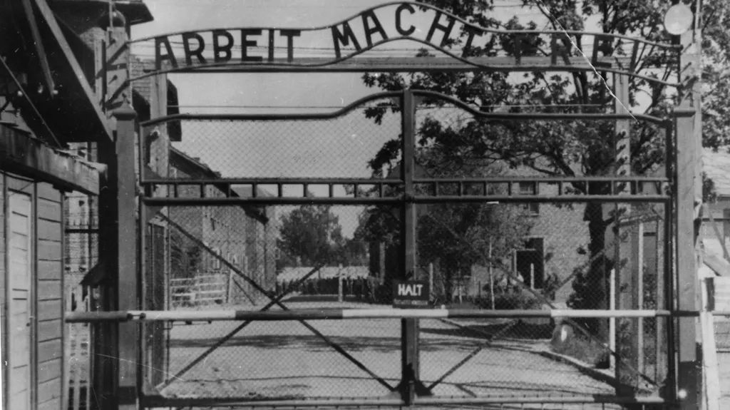 Arbeit Macht Frei Woher Kommt Der Spruch