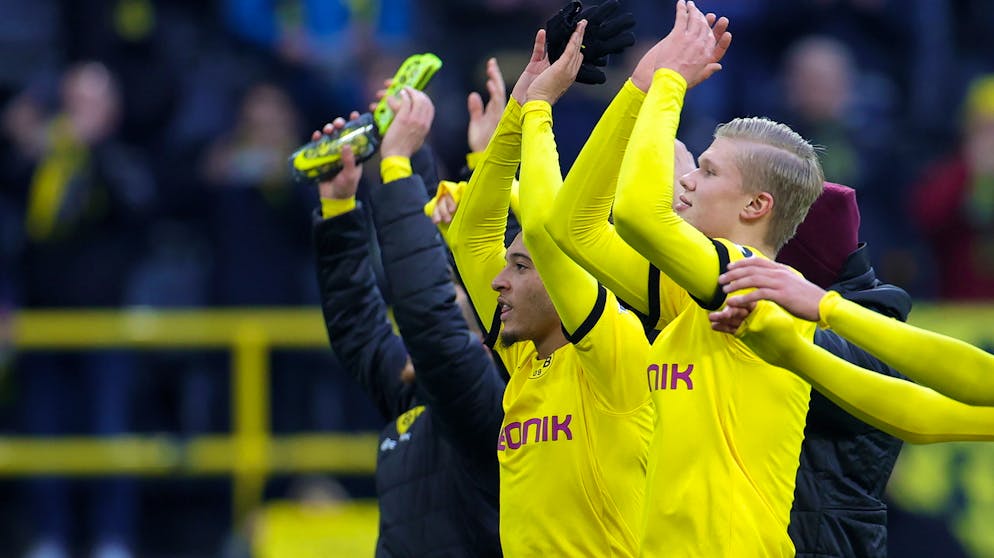 Sportbilder des Tages. Dortmund zittert sich zeitgleich zu einem 1:0-Sieg gegen Freiburg.