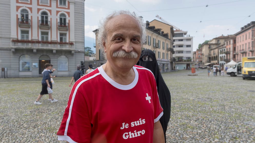 Giorgio Ghiringhelli, Initiant des Tessiner Burkaverbots, anlässlich einer Unterschriftensammlung für eine Nationale Initiative.