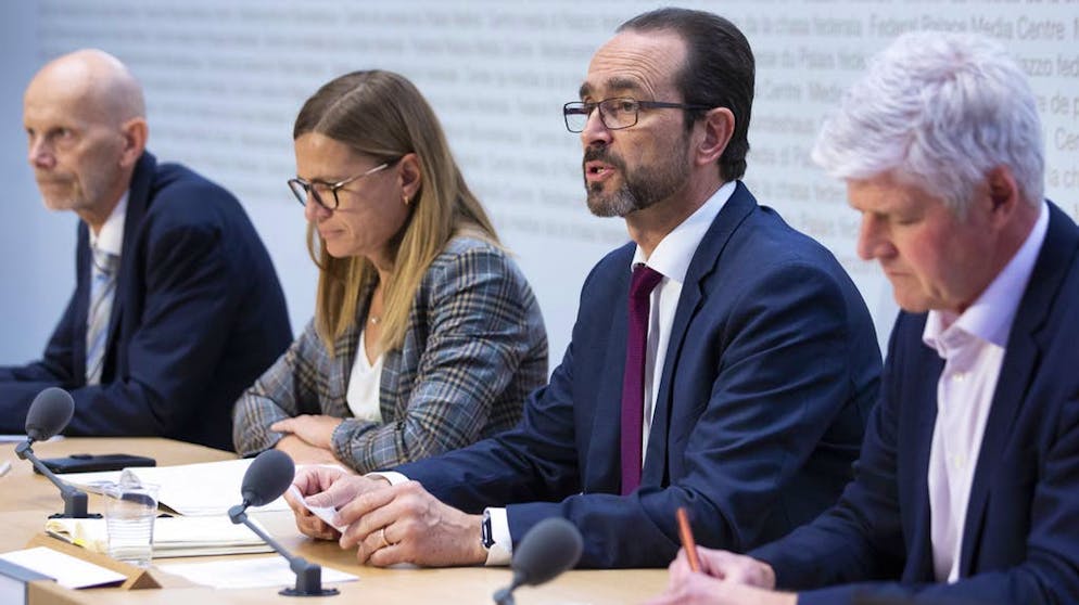 Die Coronavirus-Krise: Eine Chronologie. 31. Januar: Zehn Schweizer möchten China verlassen. Das BAG informiert über den «logistisch herausfordernden» Rückflug der Schweizer aus Wuhan.