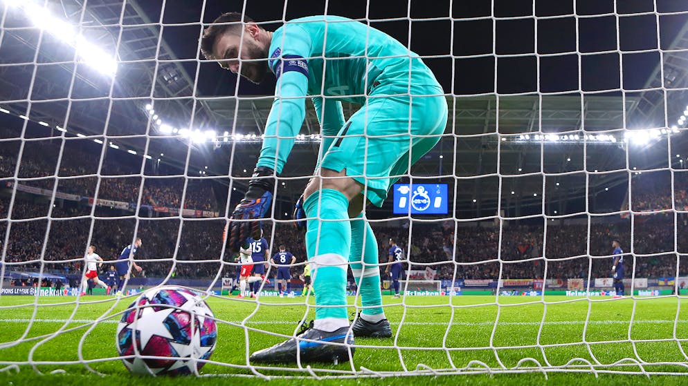 Sportbilder des Tages. Ein Abend zum Vergessen für Tottenham-Goalie Hugo Lloris. In Leipzig muss er dreimal hinter sich greifen und scheidet aus der Champions League aus.