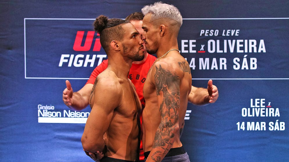 Sportbilder des Tages. «Social distancing» sieht anders aus. UFC-Kämpfe in Brasilien finden statt.