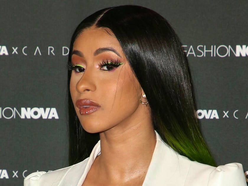 Карди би с челкой