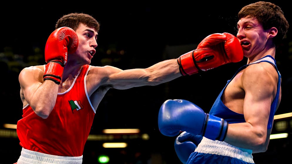 Sportbilder des Tages. Eine der wenigen Sportveranstaltungen, die aktuell noch über die Bühne gehen: Das Qualifikationsturnier der Boxer in London für die Olympischen Spiele 2020: Pavel Kamanin aus Estland kämpft hier gegen den Iren Aidan Walsh.