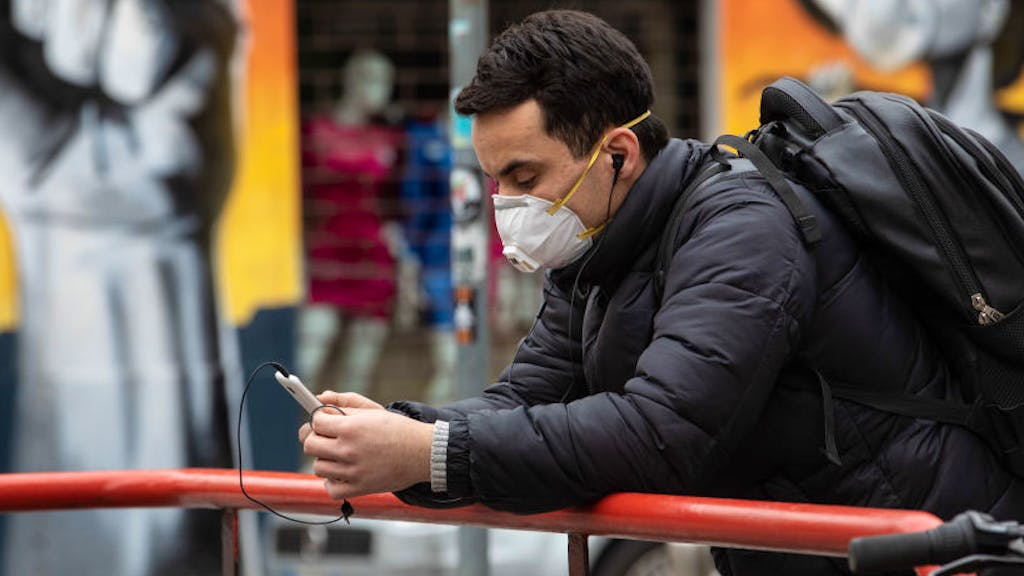 Unsicherheit. Fake News verbreiten sich über WhatsApp