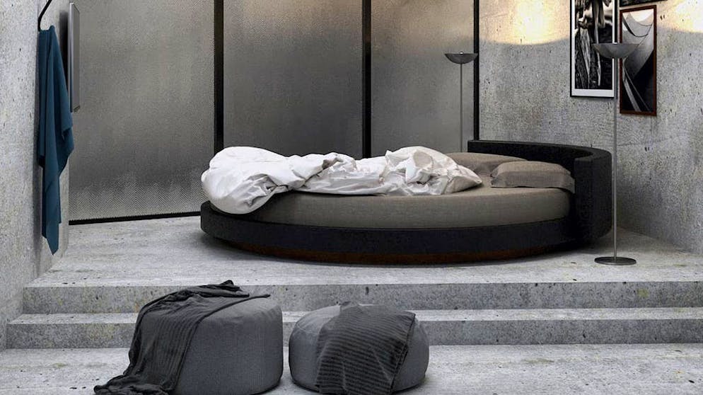 Vivere come il cattivo di James Bond. I toni neri, bianchi e grigi dominano anche all’interno.