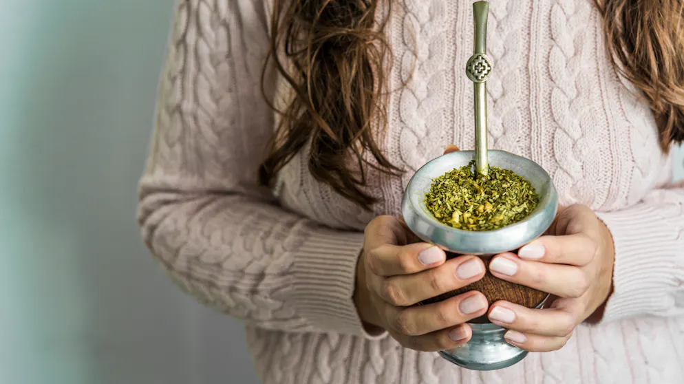 Mate-Tee enthält relativ wenig Koffein, dafür aber andere Stoffe, die auch als Wachmacher wirken.