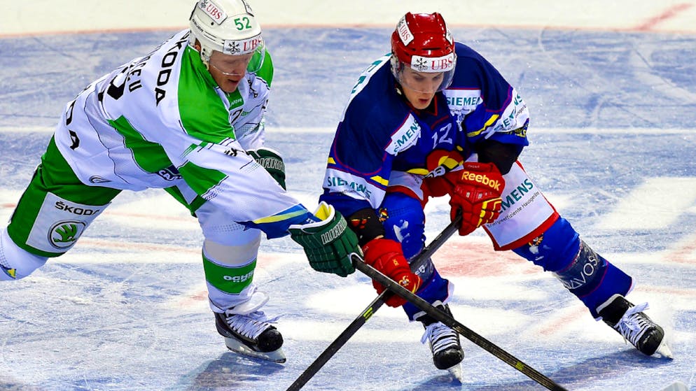 Steve Moses (à droite) lors sa participation à la Coupe Spengler avec Jokerit en 2014.