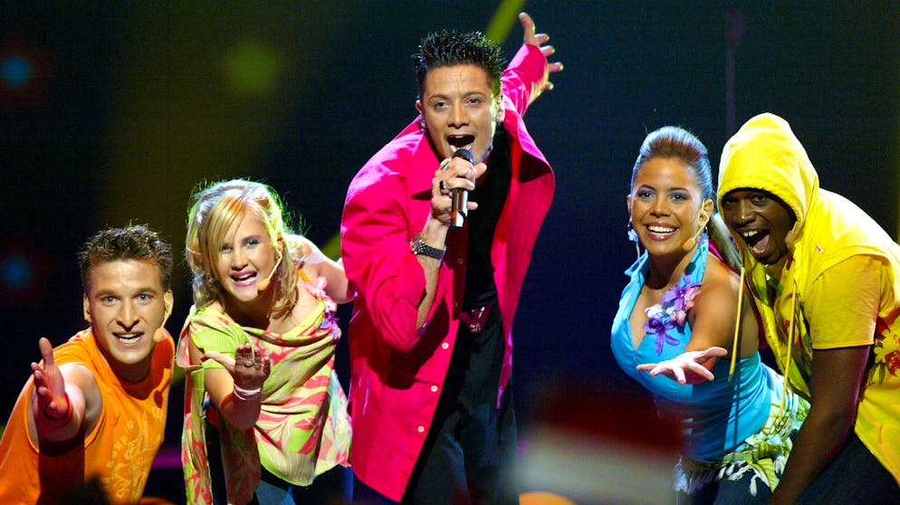 ESC: Schweizer Tops und Flops im Zeitraffer. 2004: Zero Points für Piero Esteriore & The MusicStars mit «Celebrate» in Athen.