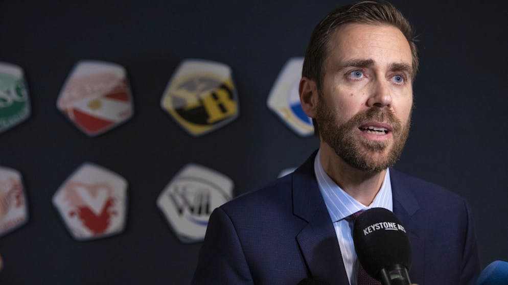 Sportbilder des Tages. Auch in der Super League finden vorerst keine Spiele statt. Liga-CEO Claudius Schäfer erklärt den Entscheid den Medien.