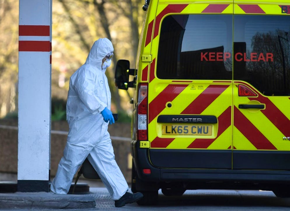 En Angleterre aussi, le personnel soignant dénonce depuis plusieurs jours un manque d'équipements personnels de protection (PPE) disponibles pour les soignants en première ligne pour traiter les malades du Covid-19