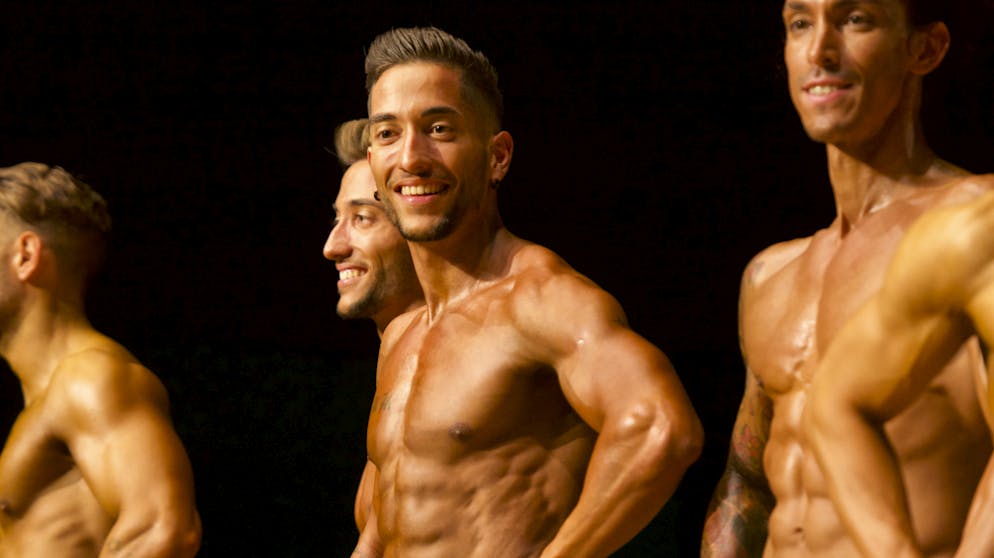 Natural-Bodybuilding – Muskeln aus Stahl, aber Natur pur. Natural Bodybuilding beruht auf der Grundlage, dass Athleten keine leistungsverbessernden Stoffe oder Steroide zuführen.