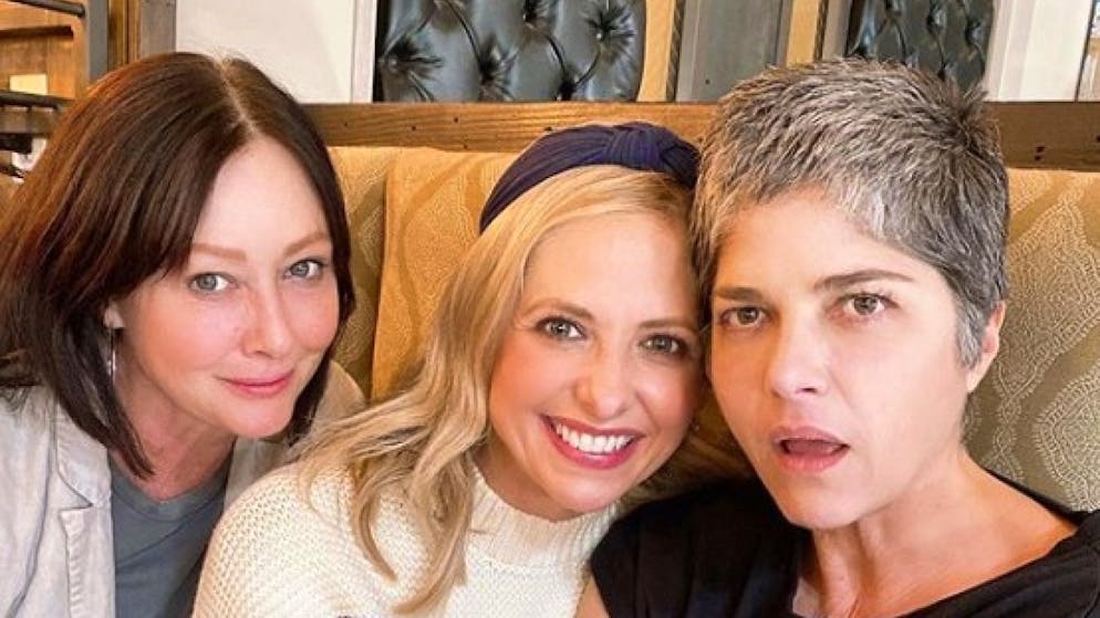 Selma Blair, Sarah Michelle Gellar und Shannen Doherty (von rechts nach links): Die drei sind seit den 1990er Jahren miteinander befreundet. Blair und Doherty kämpfen gegen ihre Krankheiten mithilfe ihrer Freundinnen.