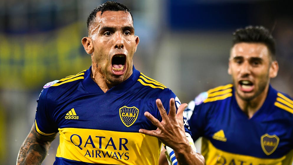 Sportbilder des Tages. Doch Geschenke verteilt der Stürmerstar keine. Tevez erzielt das einzige Tor der Partie und versetzt das ganze Stadion in Ekstase. Dank des Sieges verdrängen die Boca Juniors den ewigen Rivalen River Plate von der Tabellenspitze.