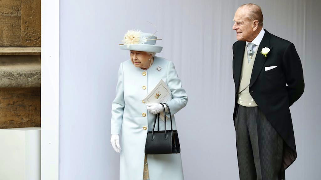 Case diverse. Perché Elisabetta II e il principe Filippo non vivono più insieme?