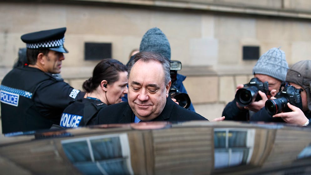 Alex Salmond deve rispondere davanti alla giustizia.