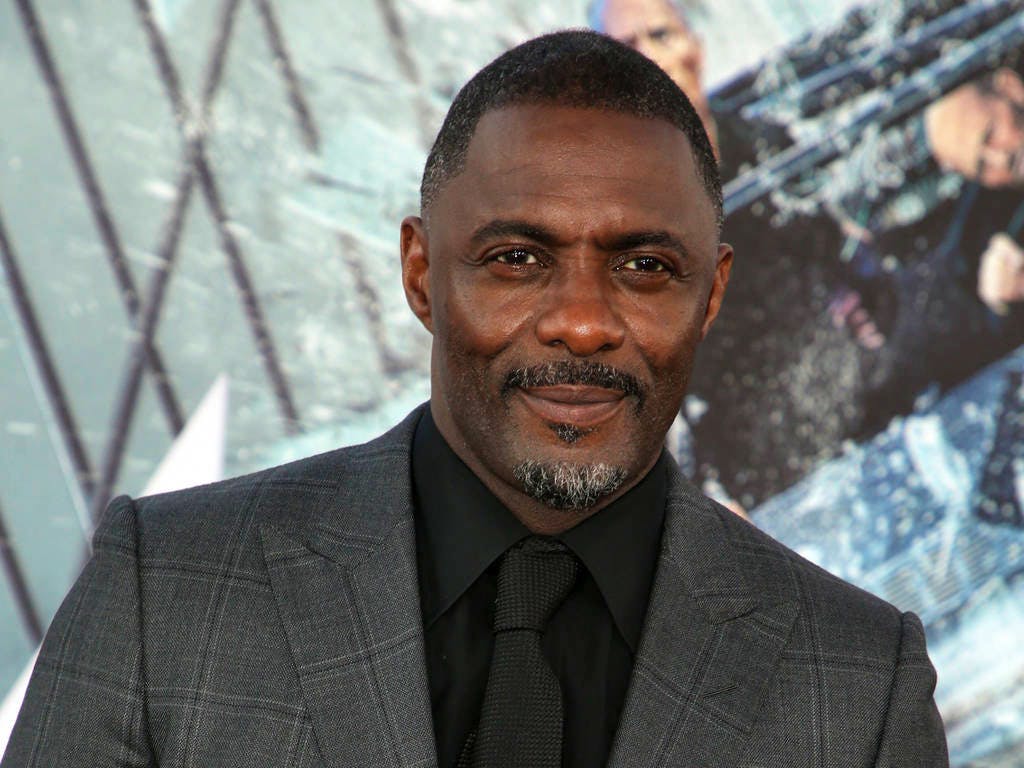 Spettacolo: Idris Elba: «Quarantena finita, ma non posso tornare a casa» |  blue News