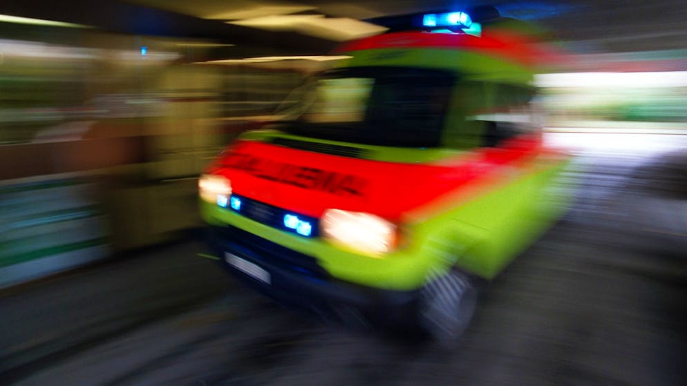 Der Töfffahrer starb trotz rascher medizinischer Hilfe noch auf der Unfallstelle. (Archivbild)