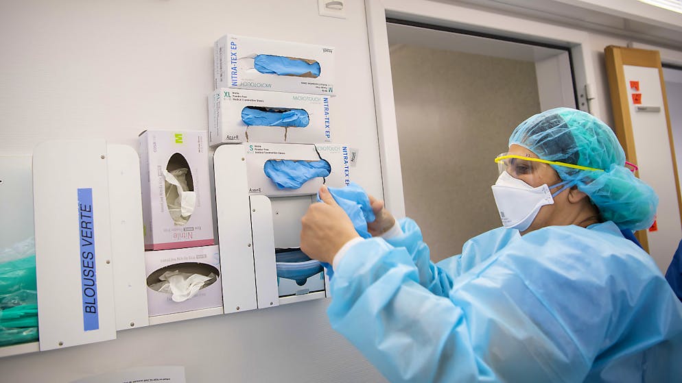 Innerhalb eines Tages wurden in der Schweiz erneut nur 254 Personen positiv auf das neue Coronavirus getestet. (Archivbild)