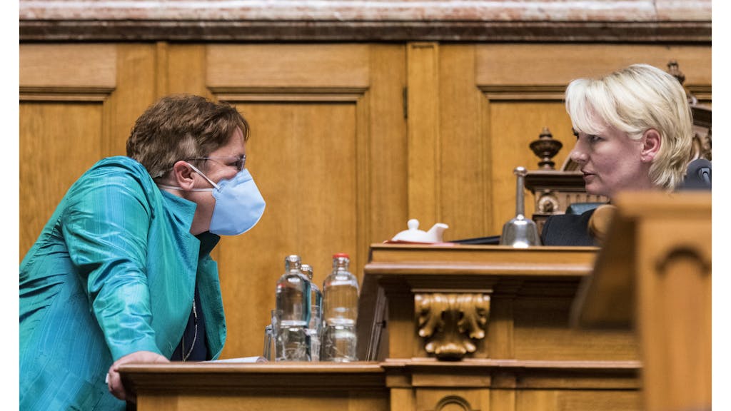 Sondersession. Ohne Mittagspausen und Papier: Corona stellt Sondersession auf den Kopf