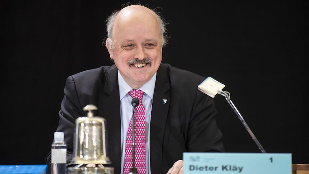 Zürcher Kantonsräte fordern einen «virtuellen Kantonsrat»: FDP-Kantonsratspräsident Dieter Kläy bei der ersten Parlamentssitzung in der Messehalle. (Archivbild)