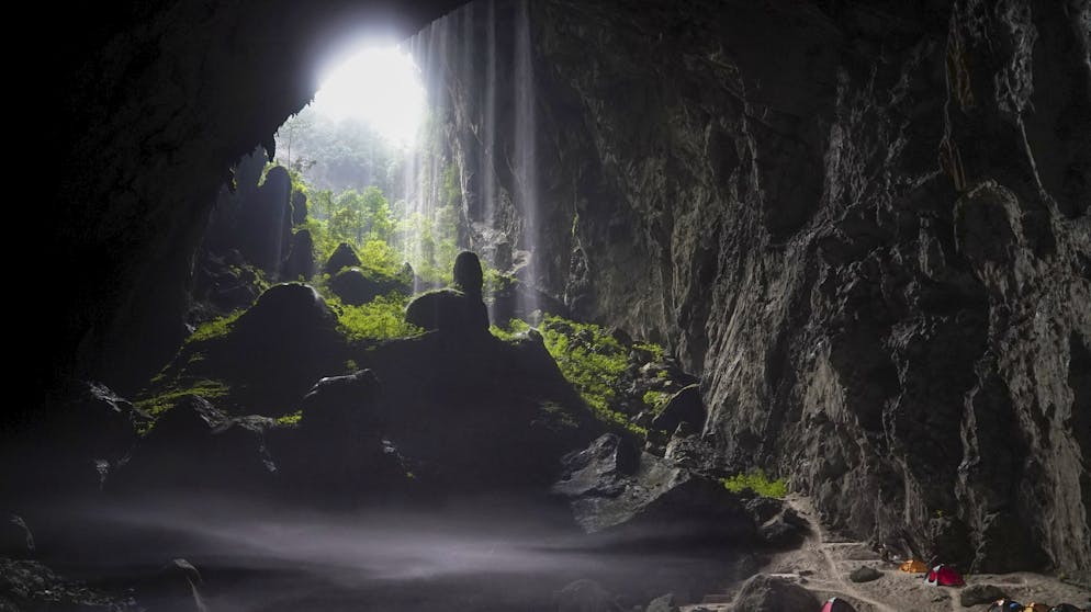 Son Doong: Das ist die grösste Höhle der Welt. Durch riesige «Fenster» fällt an einigen Stellen Licht ins Dunkle der Höhlen.