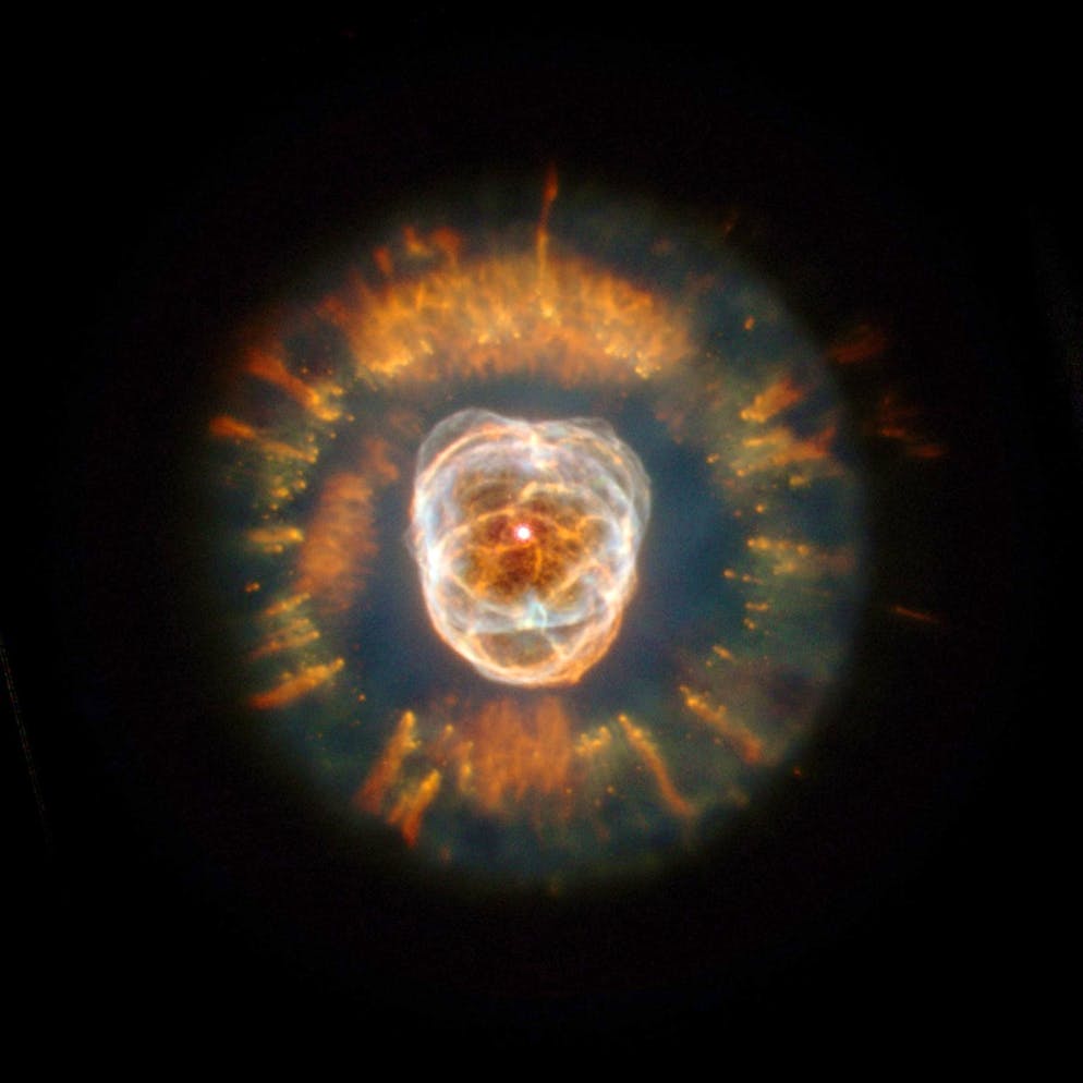 30 Jahre «Hubble»: Mit «Brille» auf Zeitreise durchs Universum. Ein Foto wie ein Gemälde: Der Eskimonebel, der auch als NGC 2392 bezeichnet wird, ist ein planetarischer Nebel im Sternbild Zwillinge. Seinen Namen verdankt er seinem ungewöhnlichen Aussehen, das an einen Kopf in einem Pelzkragen erinnert. Die «Hubble»-Aufnahme stammt aus dem Jahr 1999.