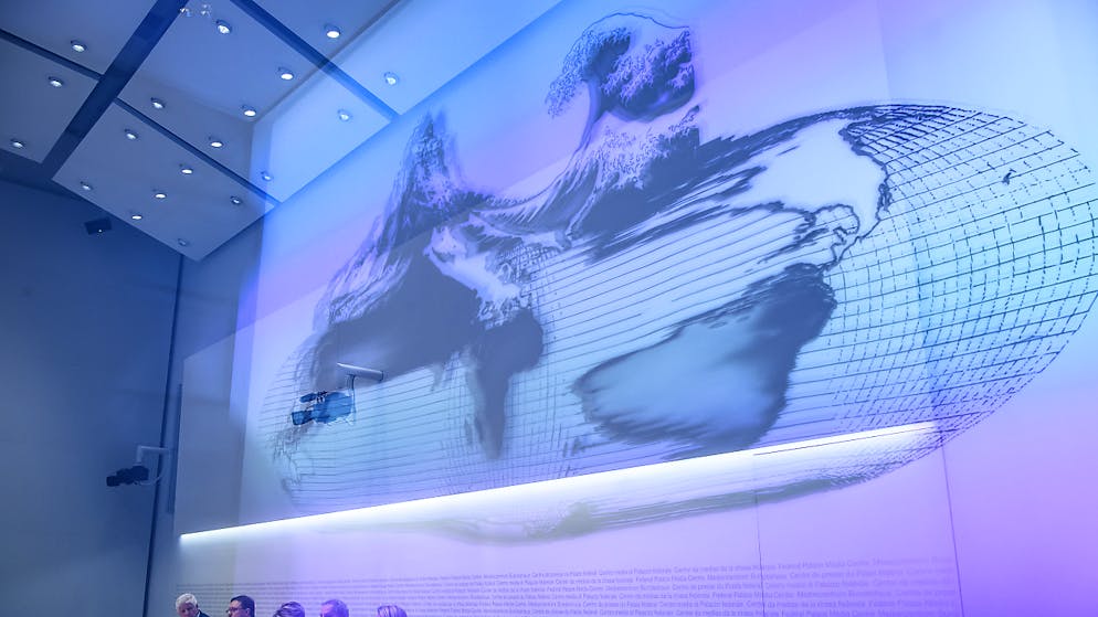 Die Coronavirus-Krise: Eine Chronologie. 23. April: Die Coronakrise brockt der Schweiz den stärksten Einbruch der Wirtschaftsaktivität seit 1975 ein. Das Staatssekretariat für Wirtschaft (Seco) rechnet mit einem Absturz des Bruttoinlandproduktes (BIP) im laufenden Jahr um 6,7 Prozent, wie es mitteilt. Das wäre der stärkste Rückgang seit der Ölkrise 1975.