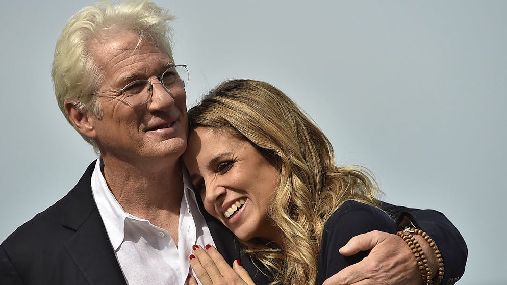 Lei classe 1983, lui 1949.