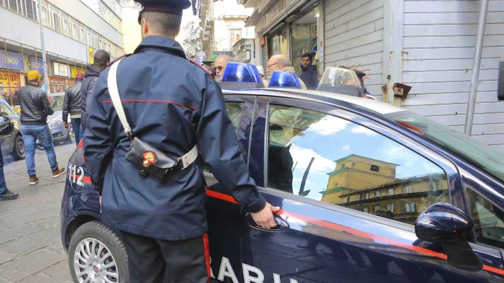Zuerst von den Carabinieri gefasst und von der Justiz verurteilt — jetzt werden wegen der Corona-Krise Kriminelle in Italien aus den Gefängnissen in den Hausarrest entlassen. (Symbolbild)