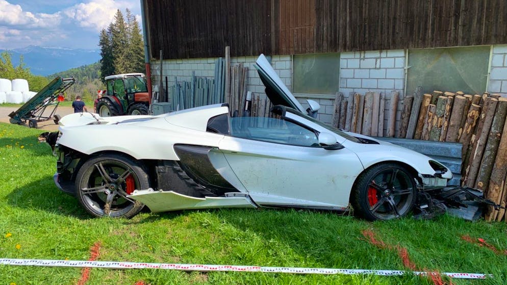 Beim Unfall mit dem Sportwagen entstand ein Sachschaden von 160'000 Franken.