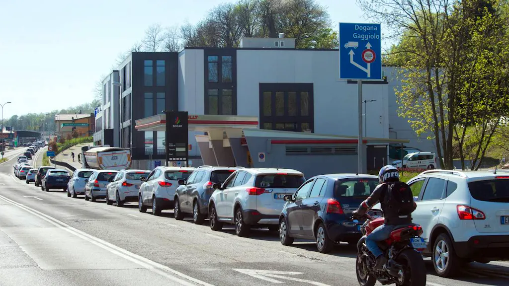 Epidemia. In Ticino riparte anche il traffico, la SSIC: «Chiediamo l'apertura di altri valichi»