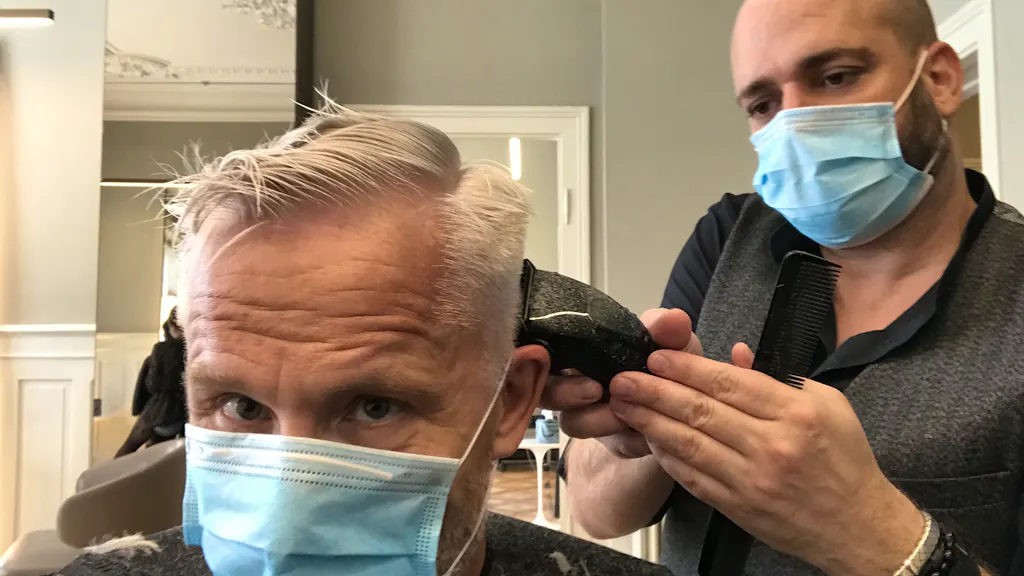 Protokoll. Ich war beim Coiffeur: «Mega, ich liebe es. I love it. Ja, Hammer!»