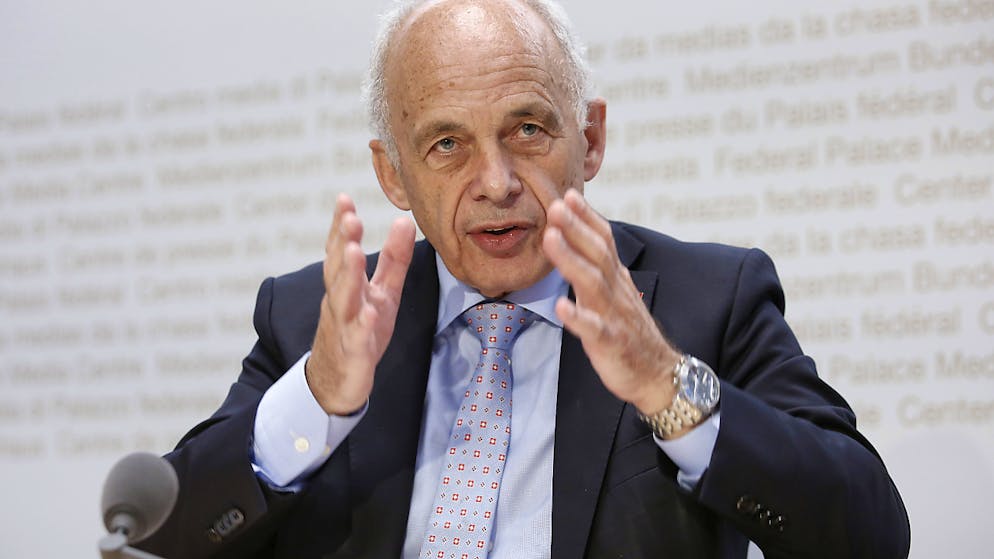 Die Coronavirus-Krise: Eine Chronologie. 28. April: Dass die Coronakrise die Steuerzahler noch jahrelang belasten wird, liegt fast schon auf der Hand. Für dieses Jahr rechnet Finanzminister Ueli Maurer mit einem ausserordentlichen Defizit von bis zu 55 Milliarden Franken.