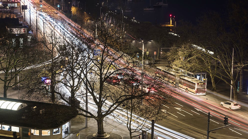Traffico notturno a Zurigo
