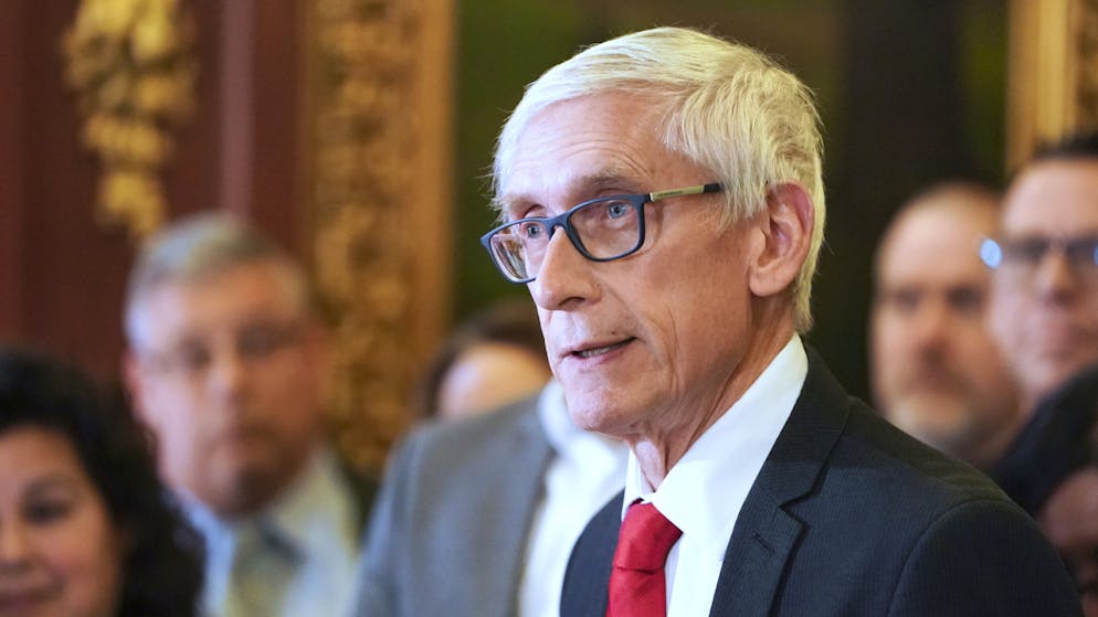 L'ordine del governatore Evers, che voleva un rinvio, è stato bloccato dai giudici.